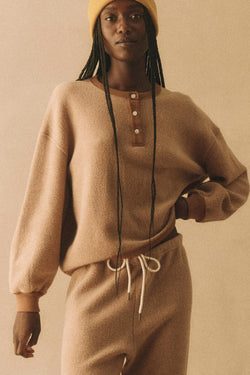 The Fleece Henley Sweatshirt in Fawn