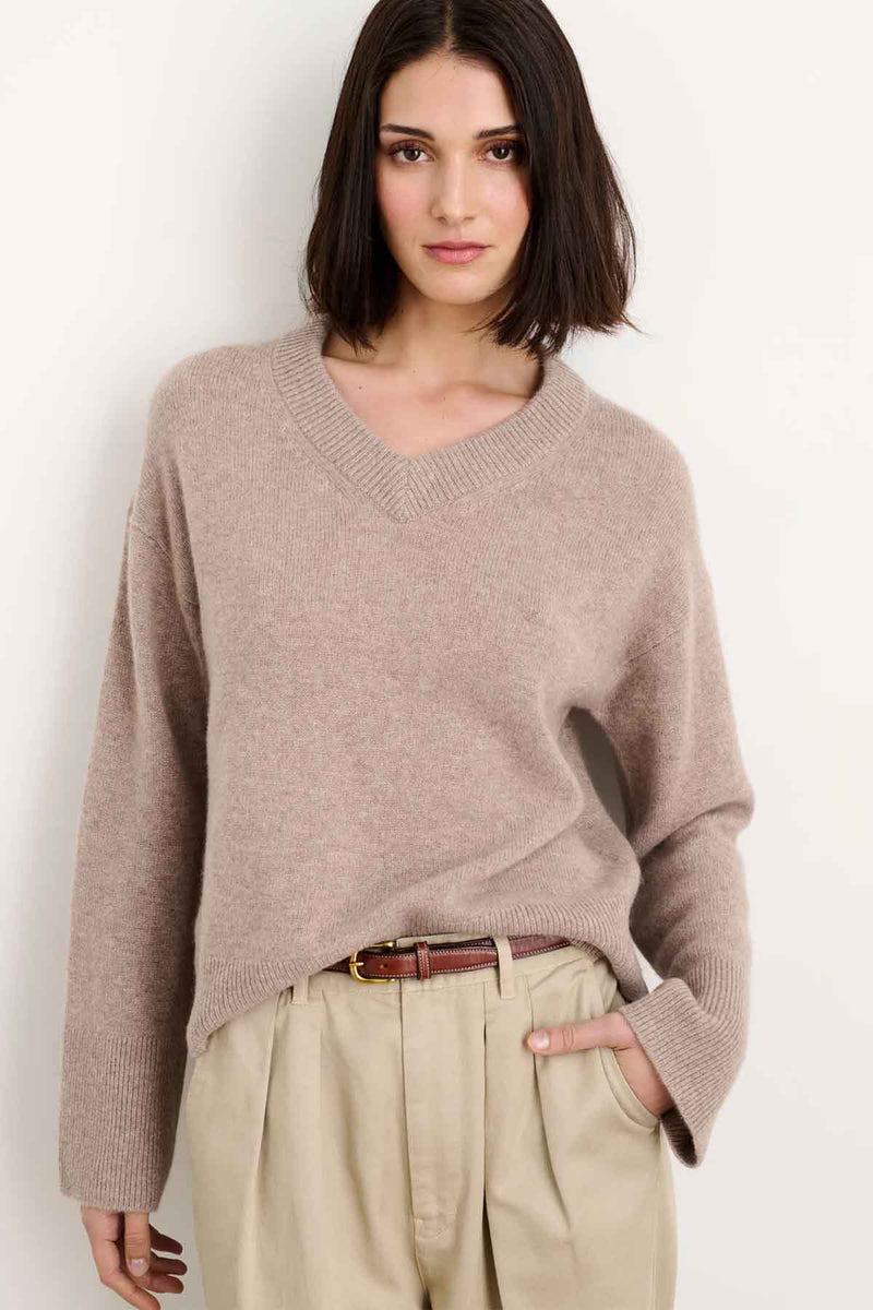 Women's Standard V Neck Cashmere Sweater in Biscotti