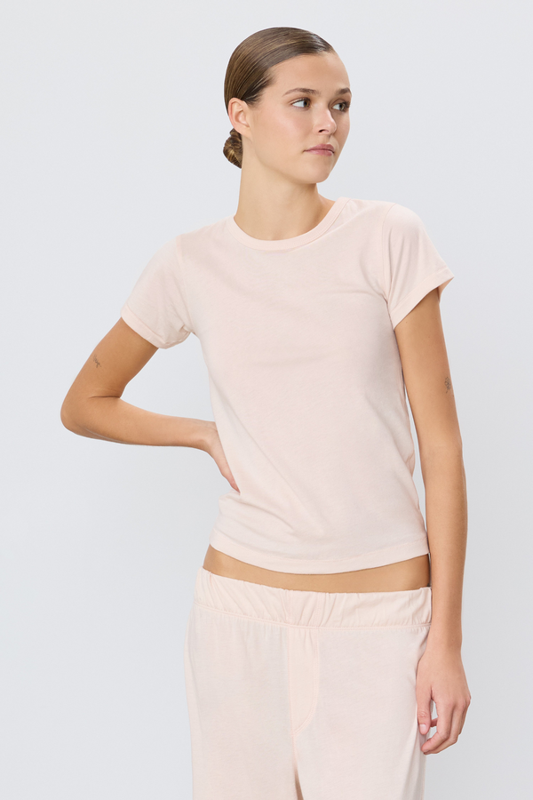 Fitted Crewneck Short Sleeve T-Shirt in Dusty Pink