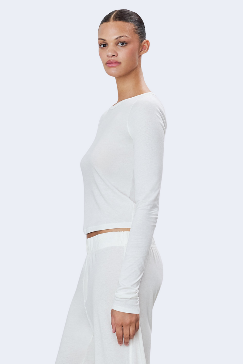 Fitted Crewneck Long Sleeve T-Shirt in Ivory