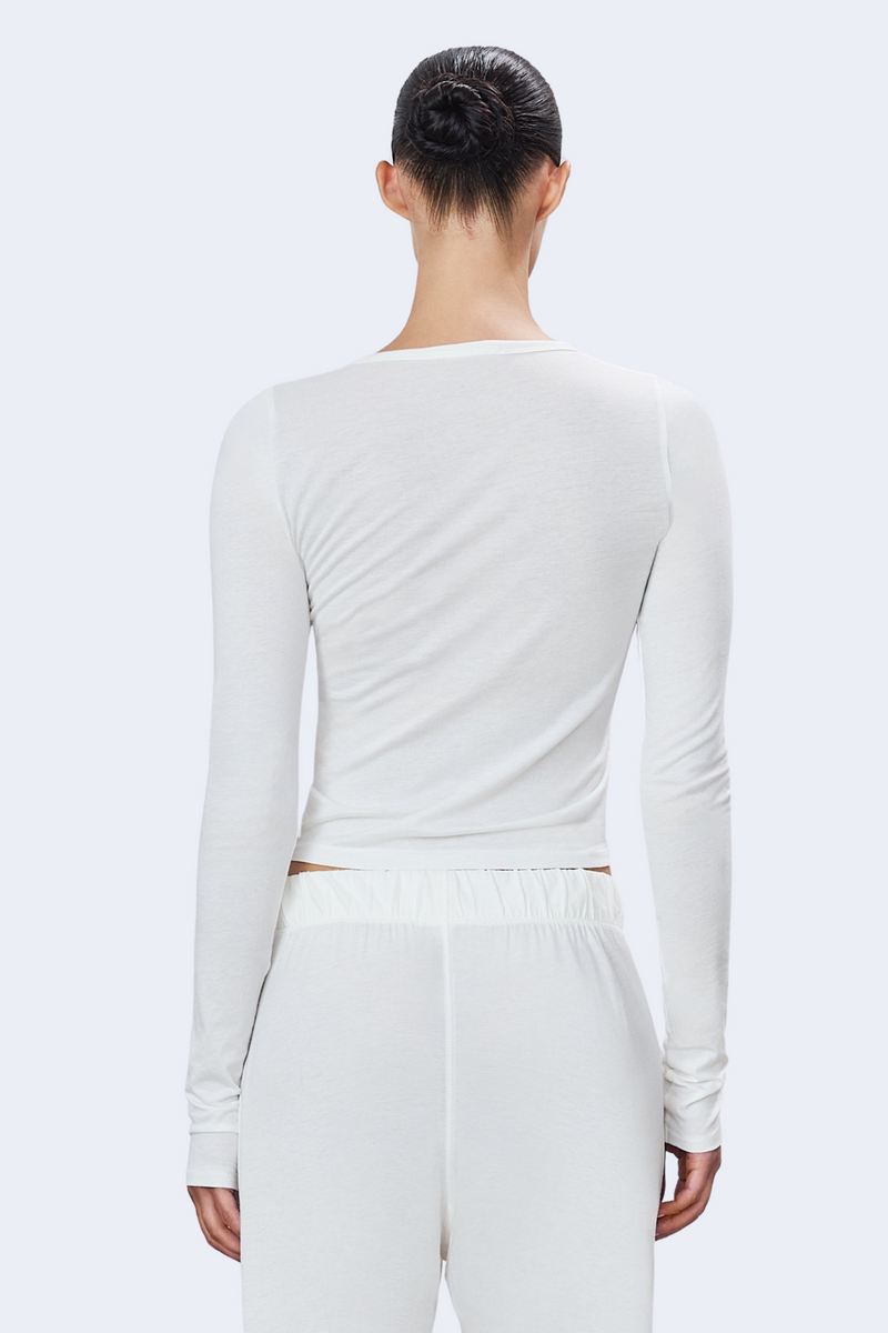 Fitted Crewneck Long Sleeve T-Shirt in Ivory