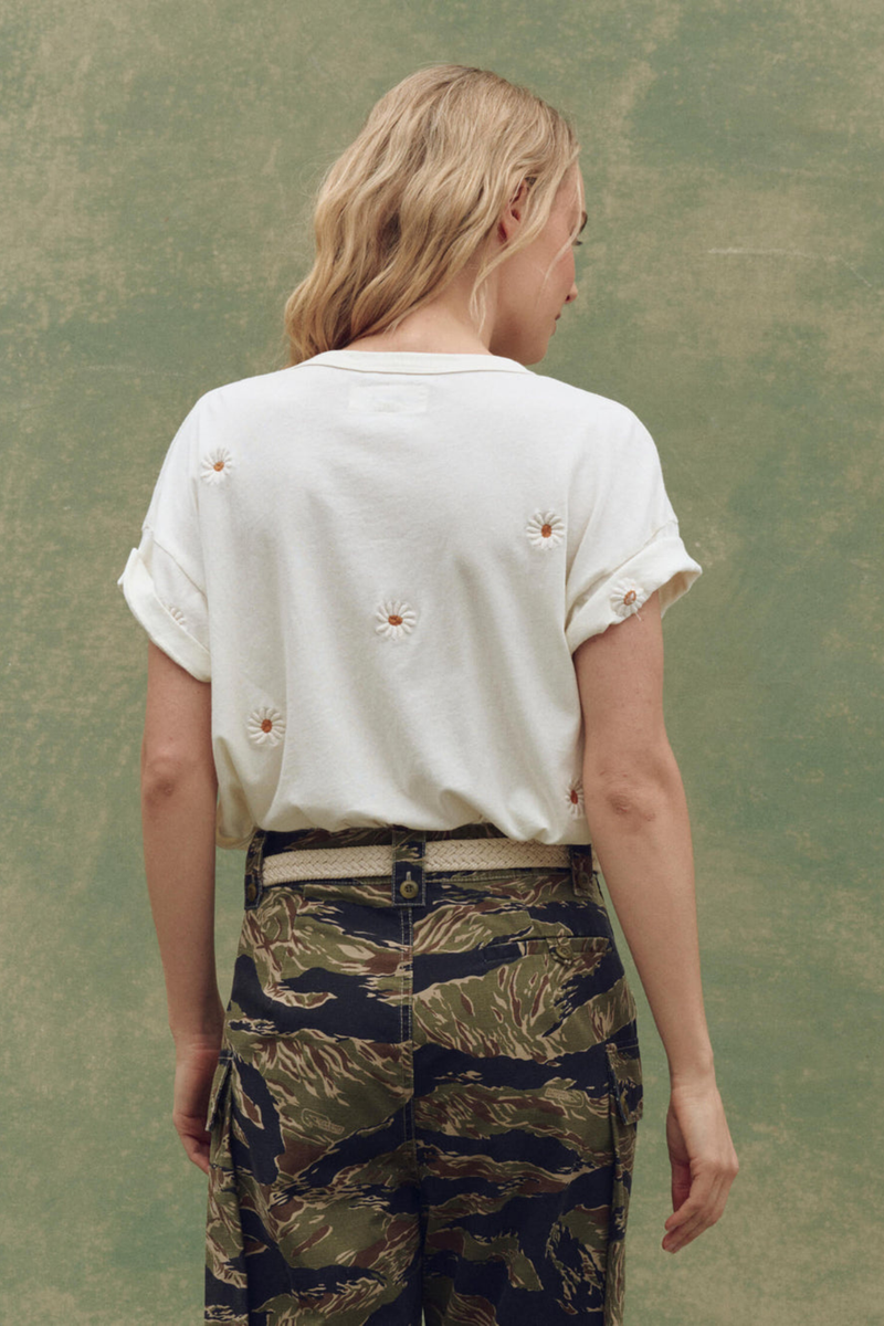 The Boxy Crew W/ Daisy Embroidery in Washed White