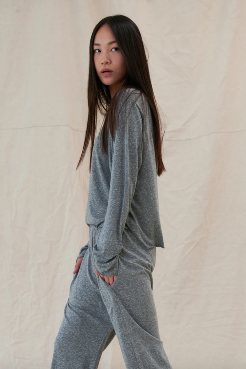 The Long Sleeve Crop Tee in Heather Grey